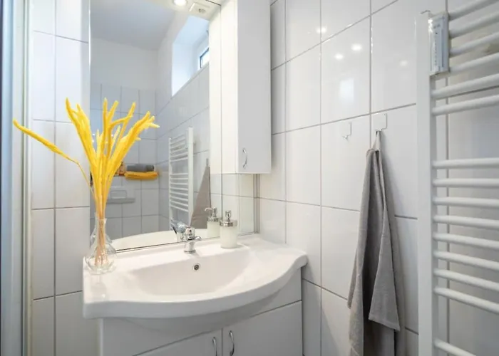 Beautiful 2 Bedroom Incl Parking