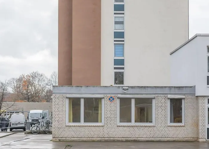 Beautiful 2 Bedroom Incl Parking *